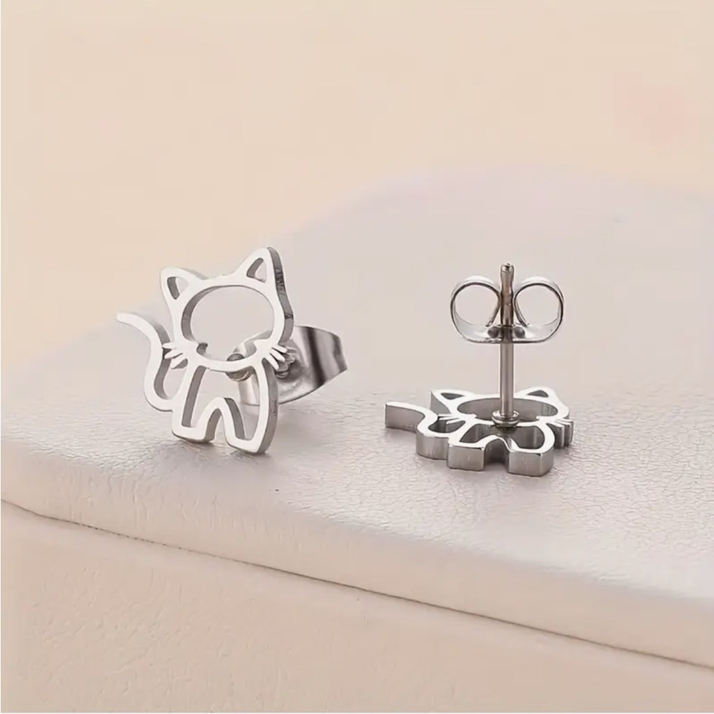 NEW Silver Cat Stud Earrings